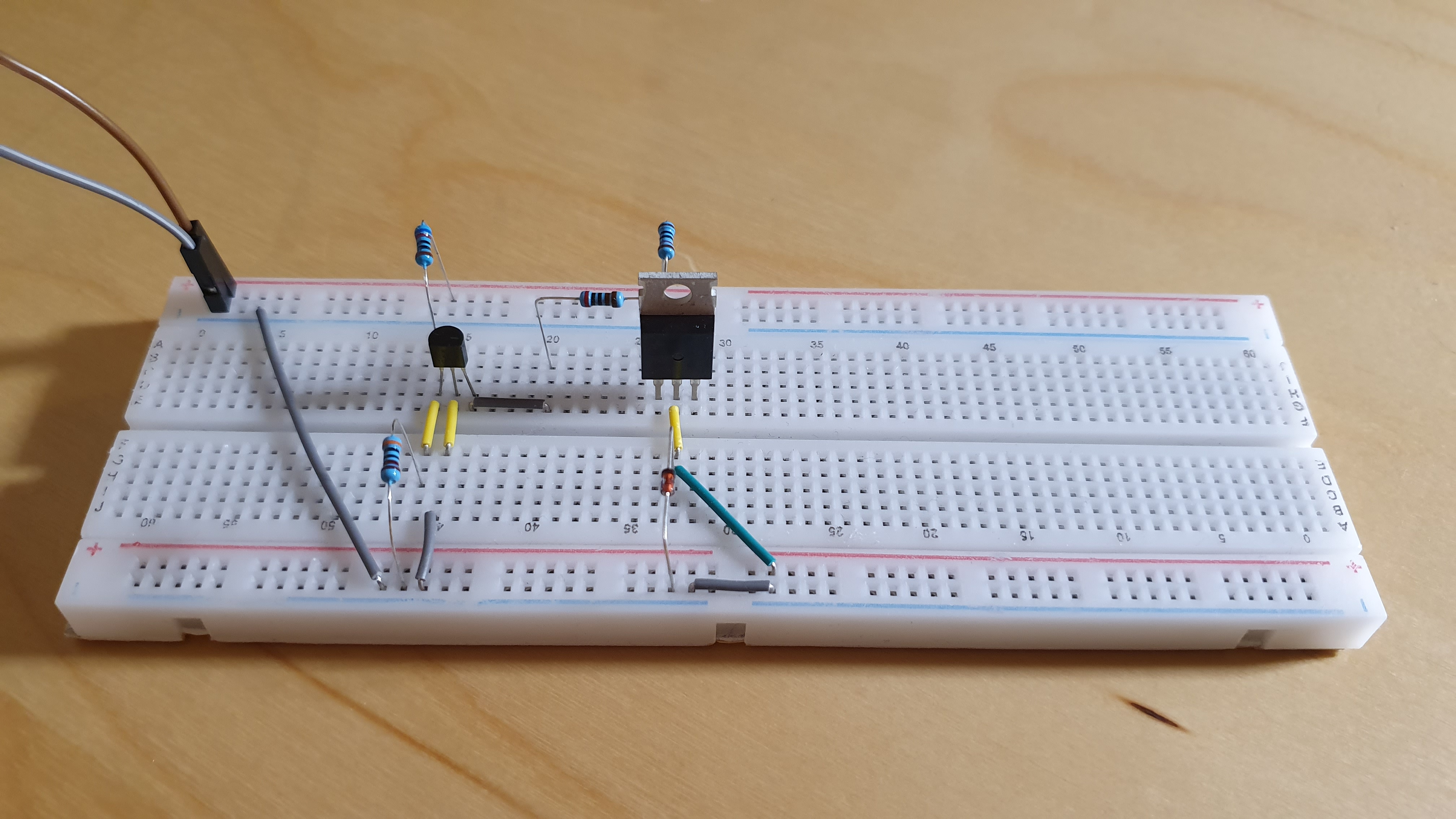 Voltage supervisor circuit with TL431 and a NDP6020 P-Mosfet